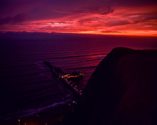 A calm sunset view overlooking the Pacific Ocean from the cliffs of Miraflores, Lima